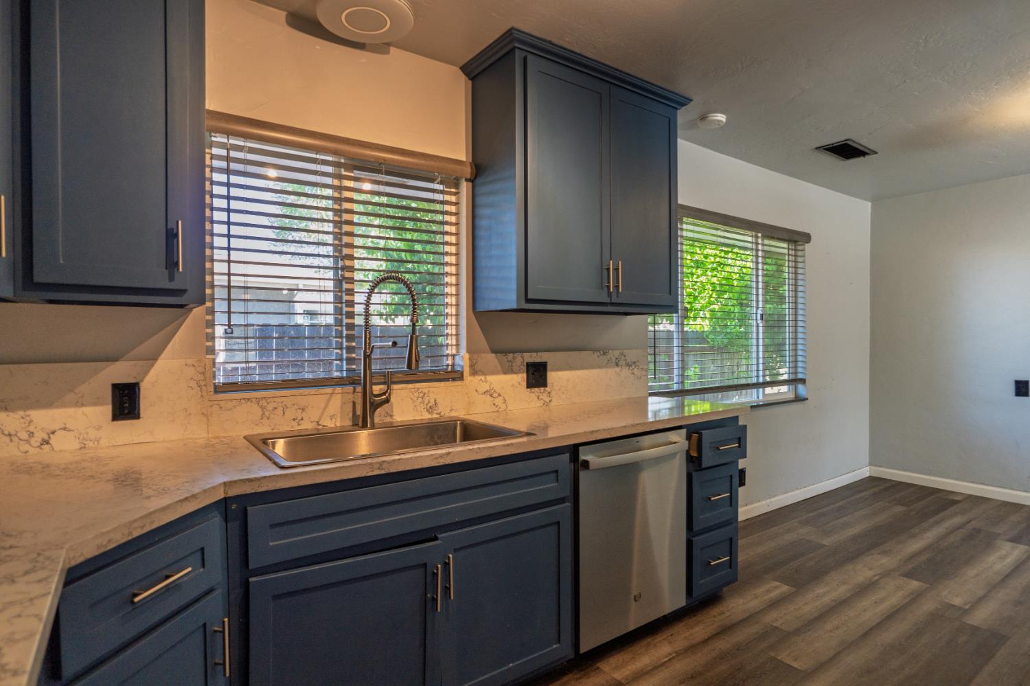 27 Emerald Dr, Merced, CA 95340