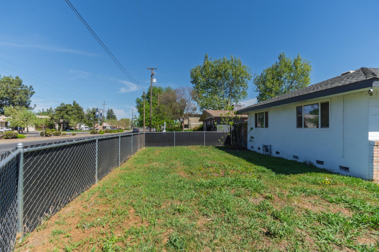 27 Emerald Dr, Merced, CA 95340