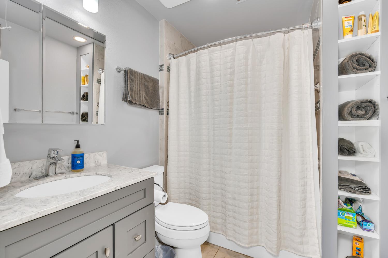 328 W 21st St, Merced, CA 95340