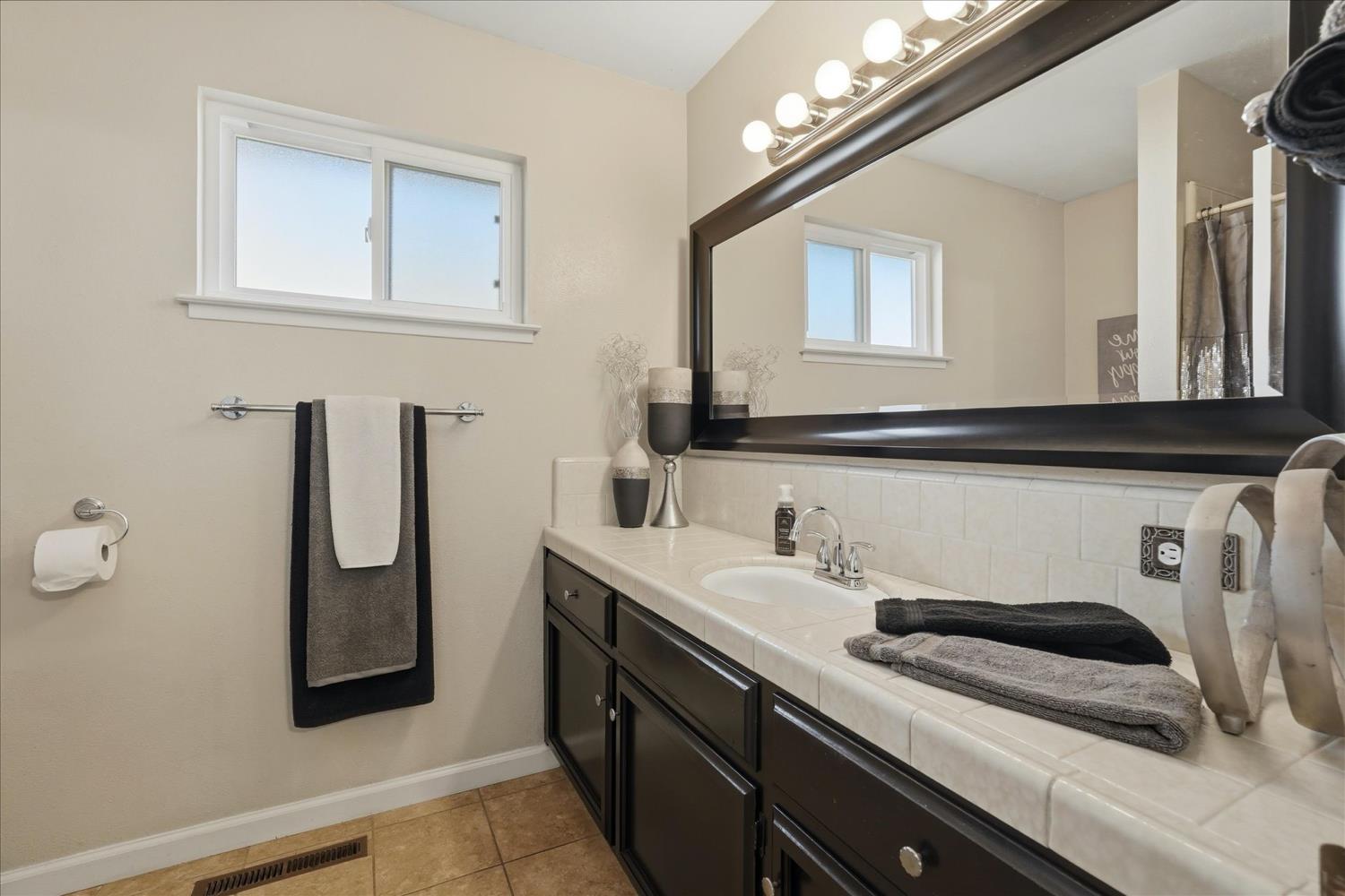 6721 N Harrison Ave, Fresno, CA 93711