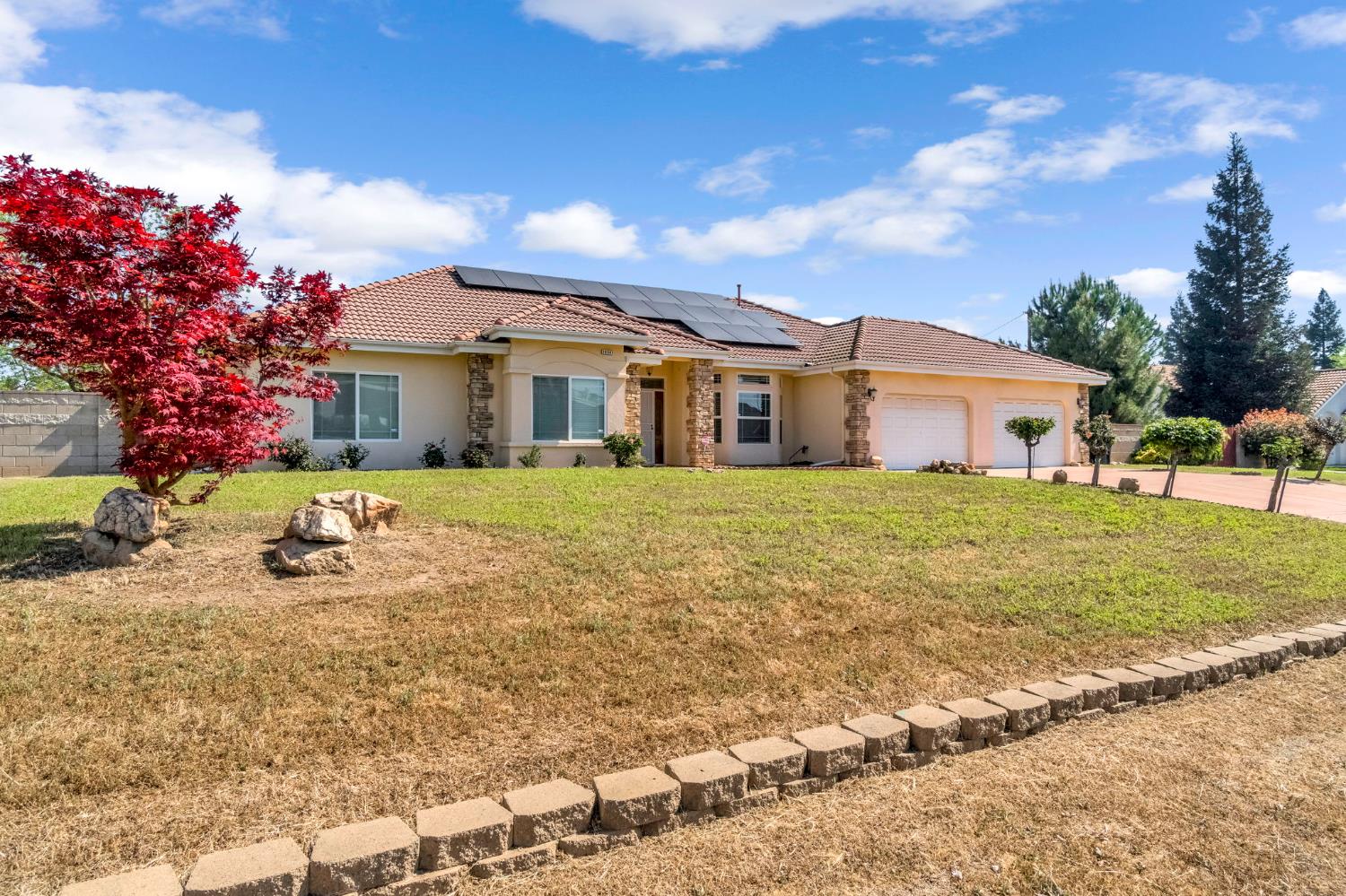 26041 Wayside Dr, Madera, CA 93638