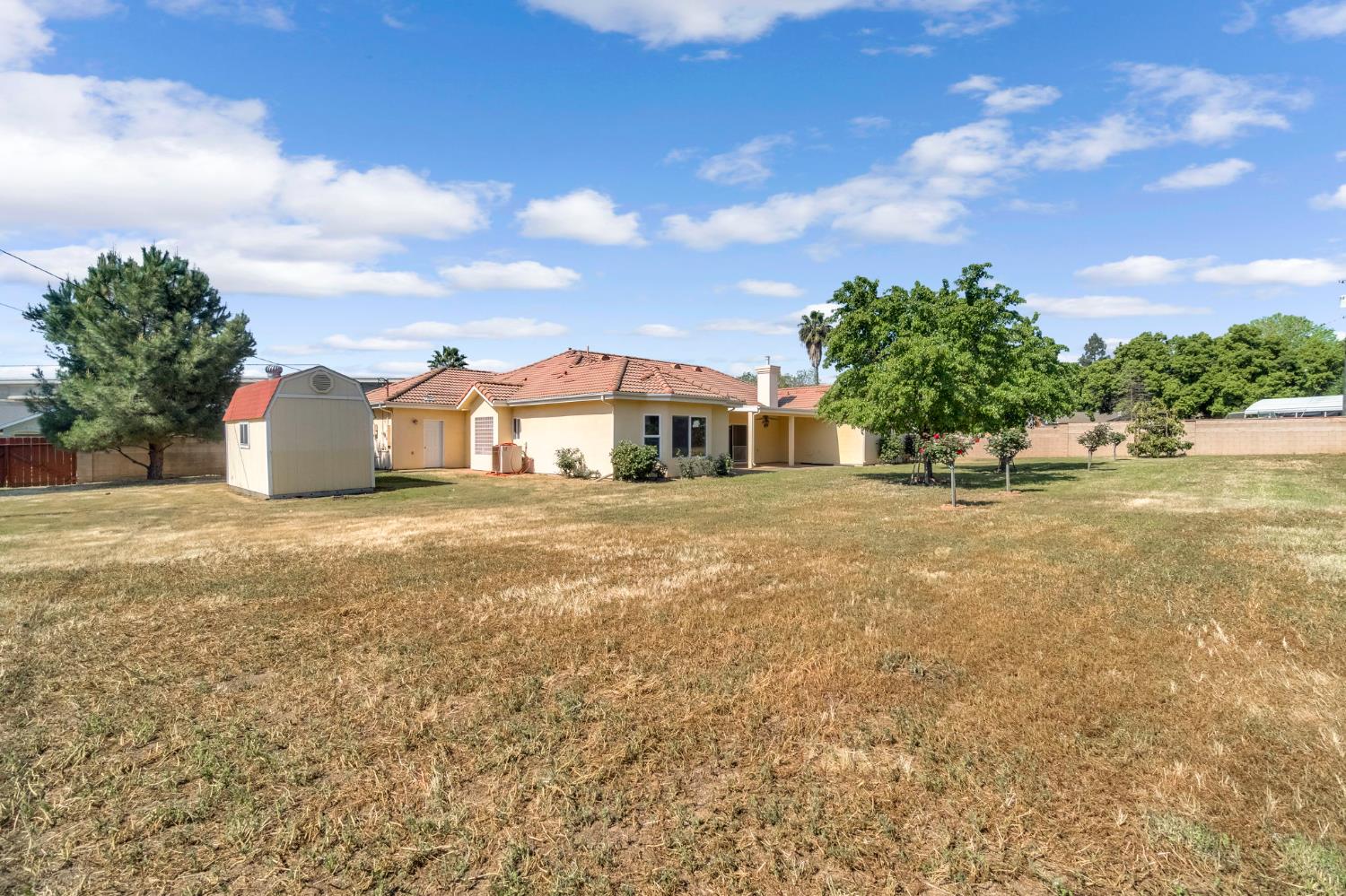 26041 Wayside Dr, Madera, CA 93638