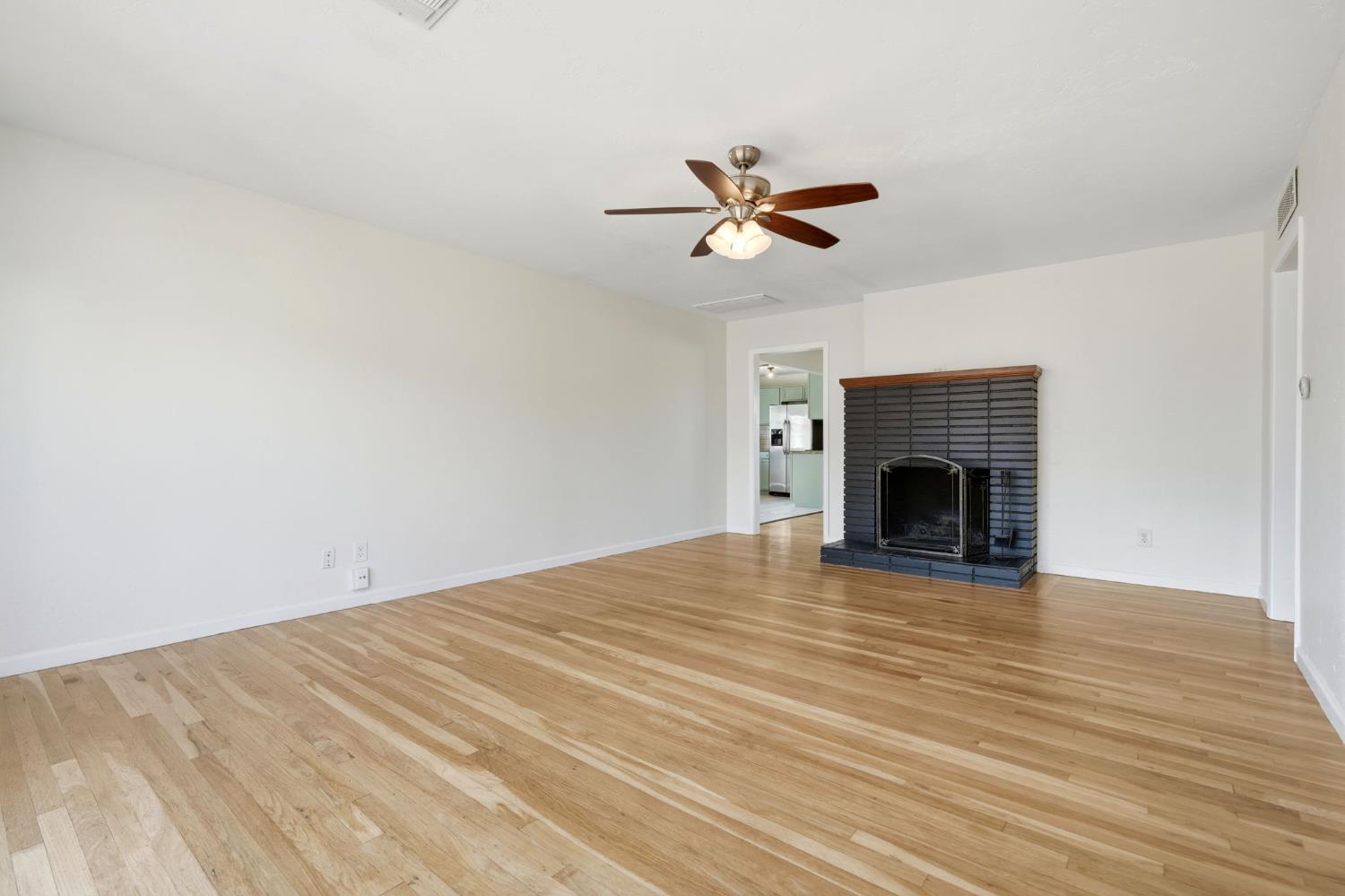 1931 N Douty St, Hanford, CA 93230