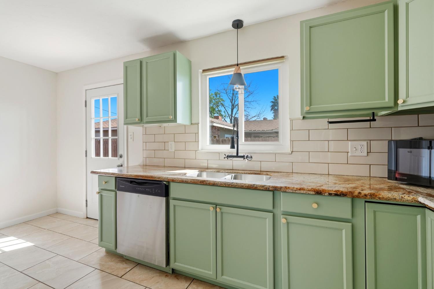 1931 N Douty St, Hanford, CA 93230