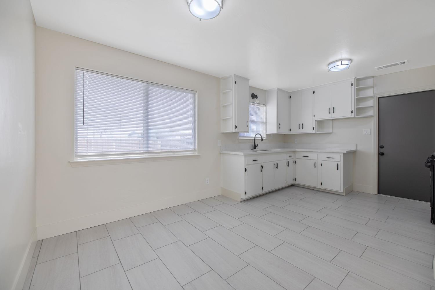 364 S Newman Rd, Tipton, CA 93272