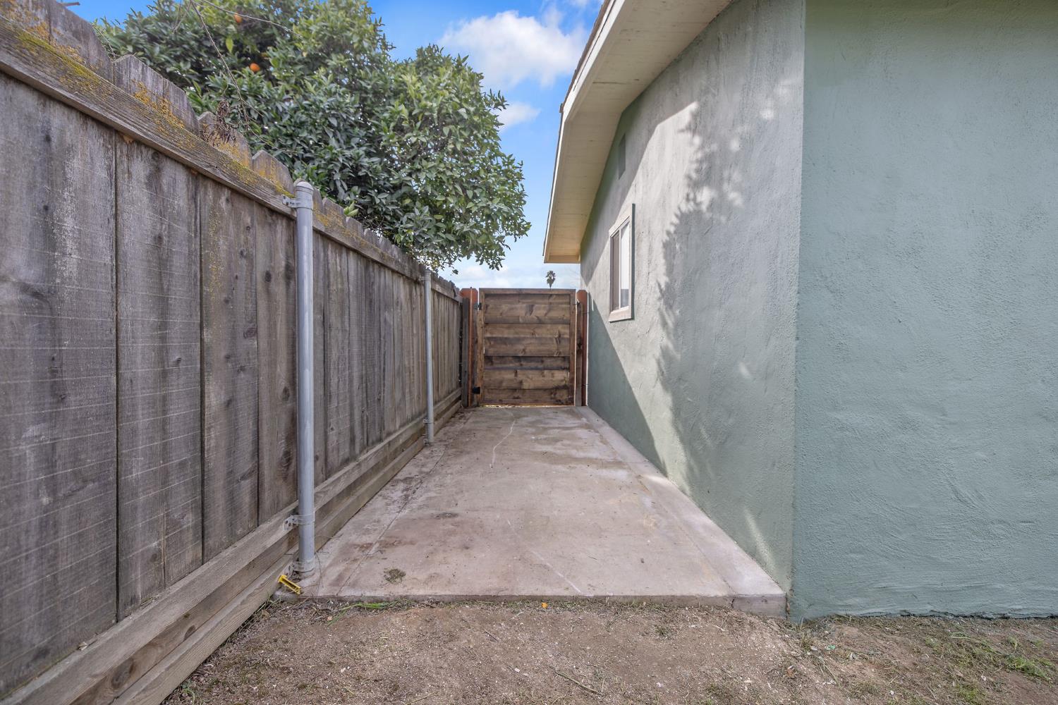 364 S Newman Rd, Tipton, CA 93272