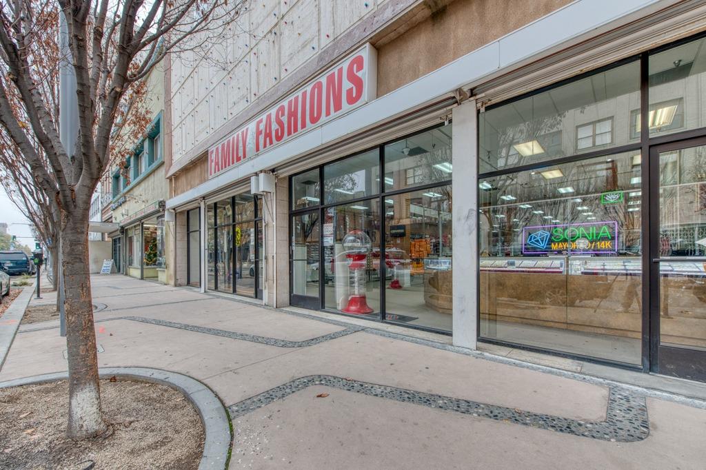 1045 Fulton St, Fresno, CA 93721