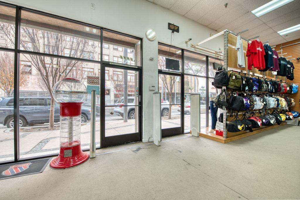 1045 Fulton St, Fresno, CA 93721