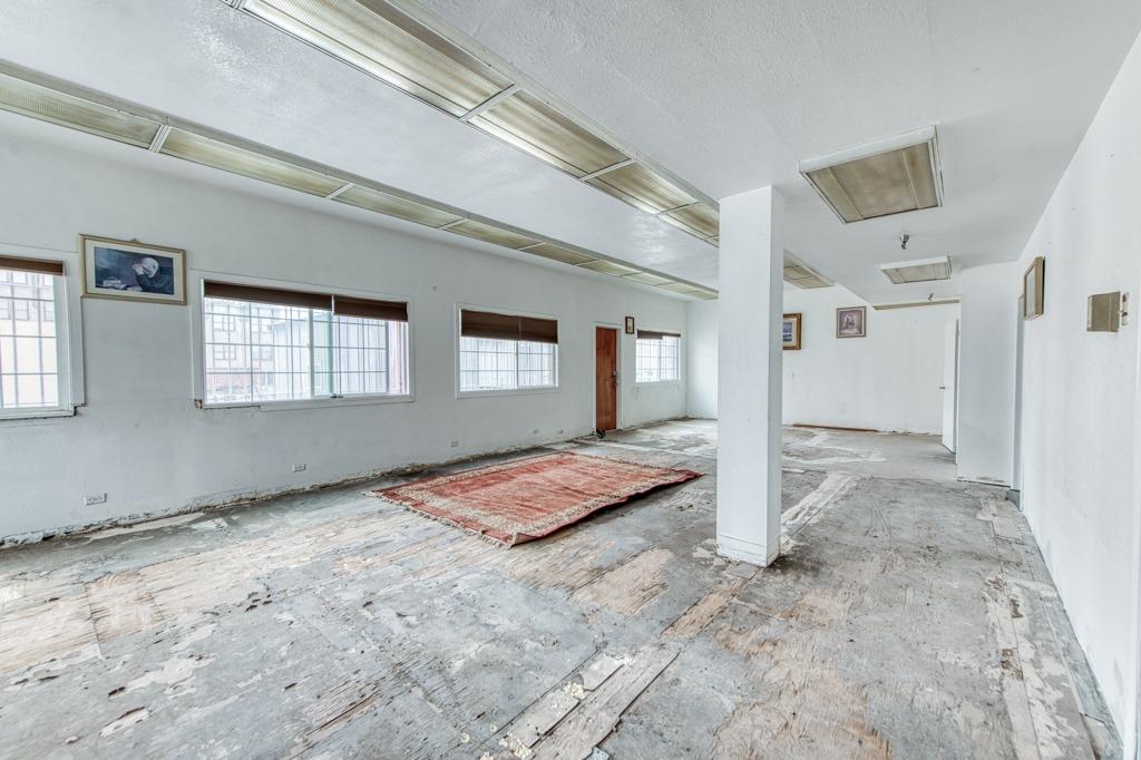 1045 Fulton St, Fresno, CA 93721