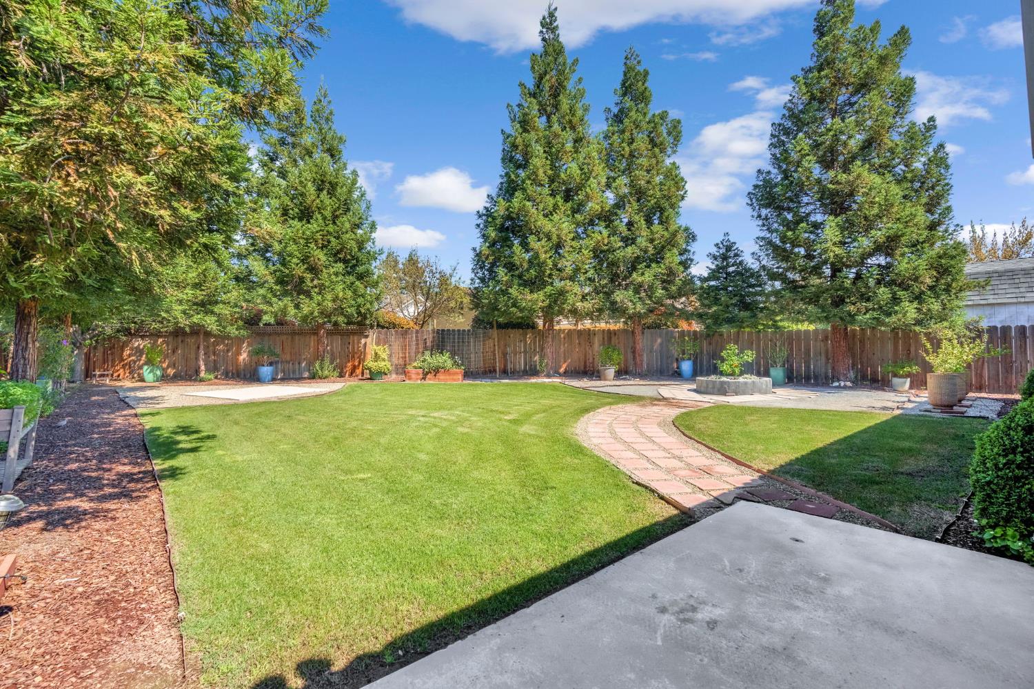 2361 Cromwell Ave, Clovis, CA 93611