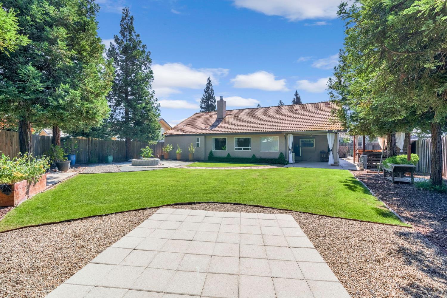 2361 Cromwell Ave, Clovis, CA 93611