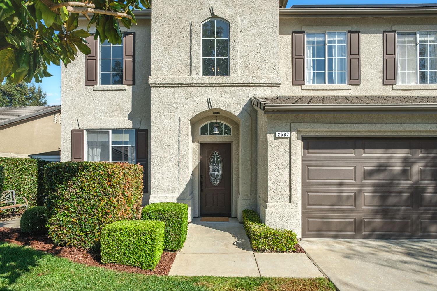 2582 E Christopher Dr, Fresno, CA 93720