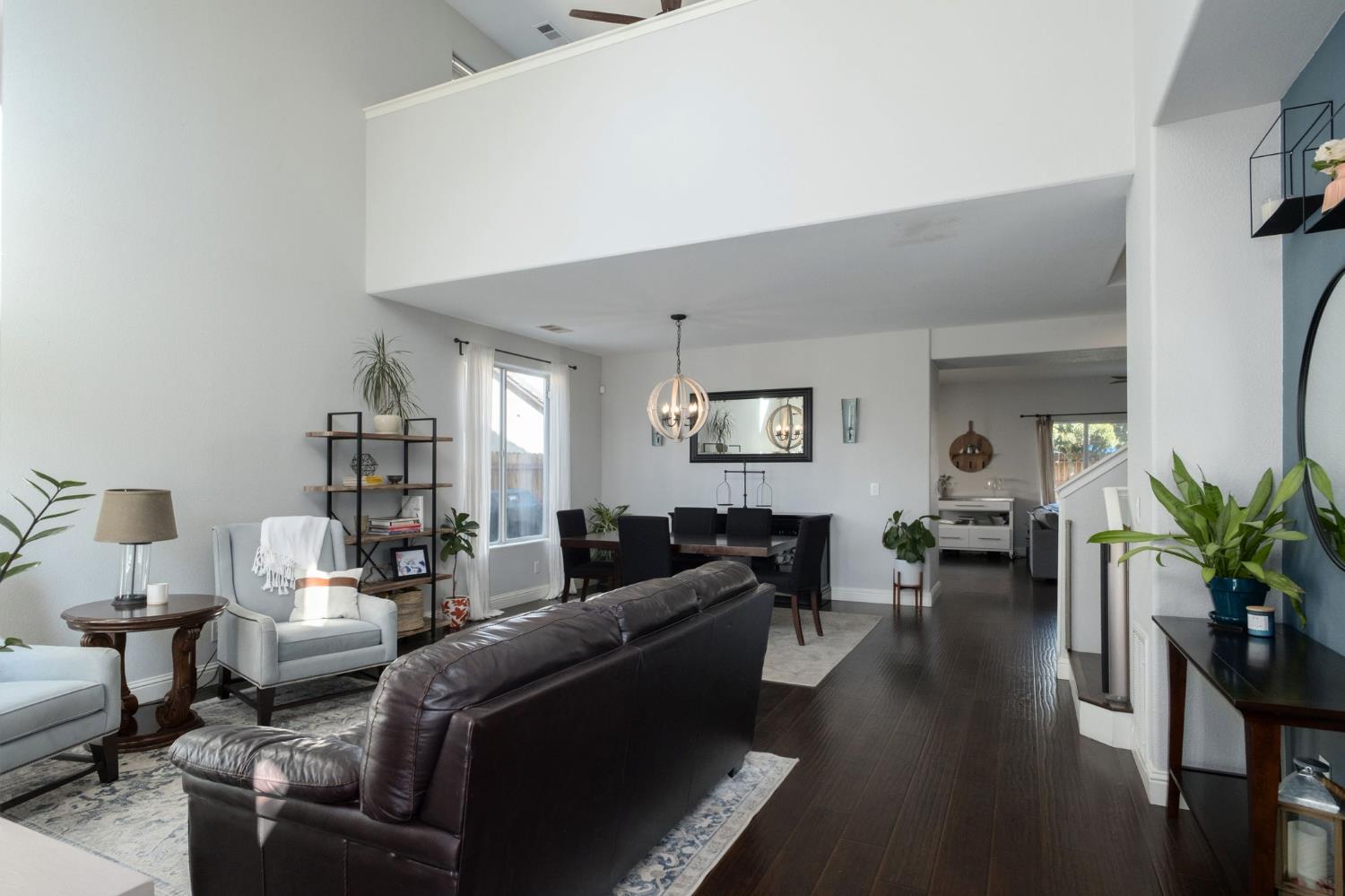 2582 E Christopher Dr, Fresno, CA 93720