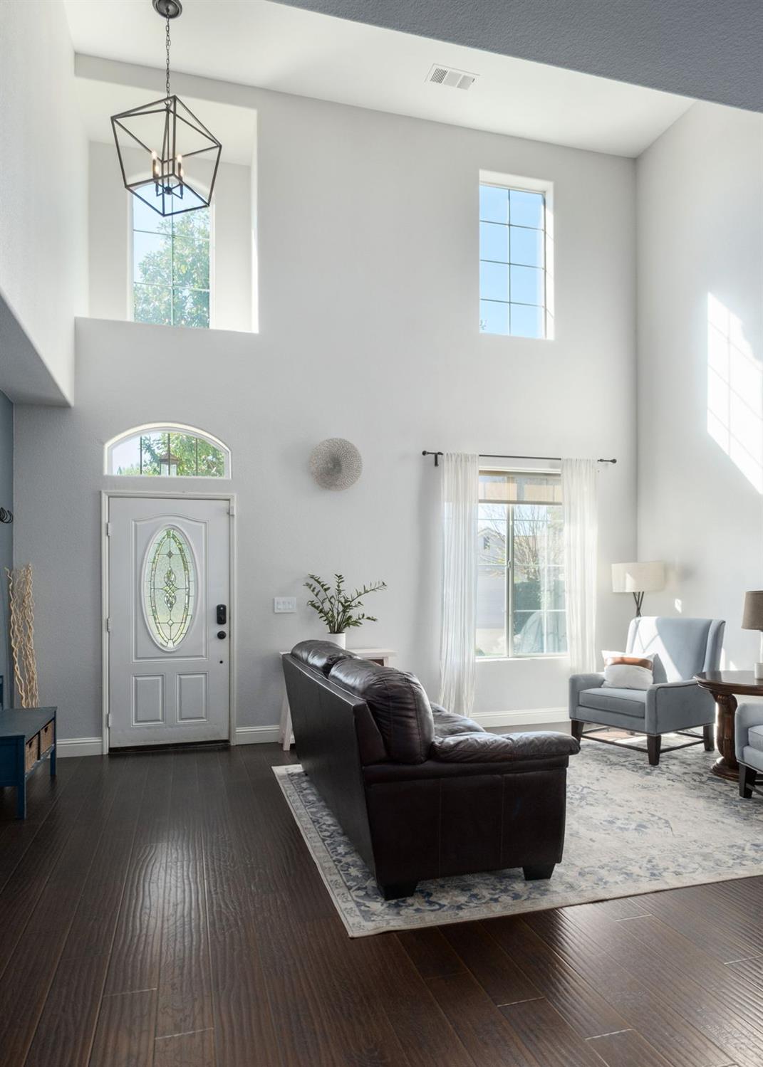 2582 E Christopher Dr, Fresno, CA 93720