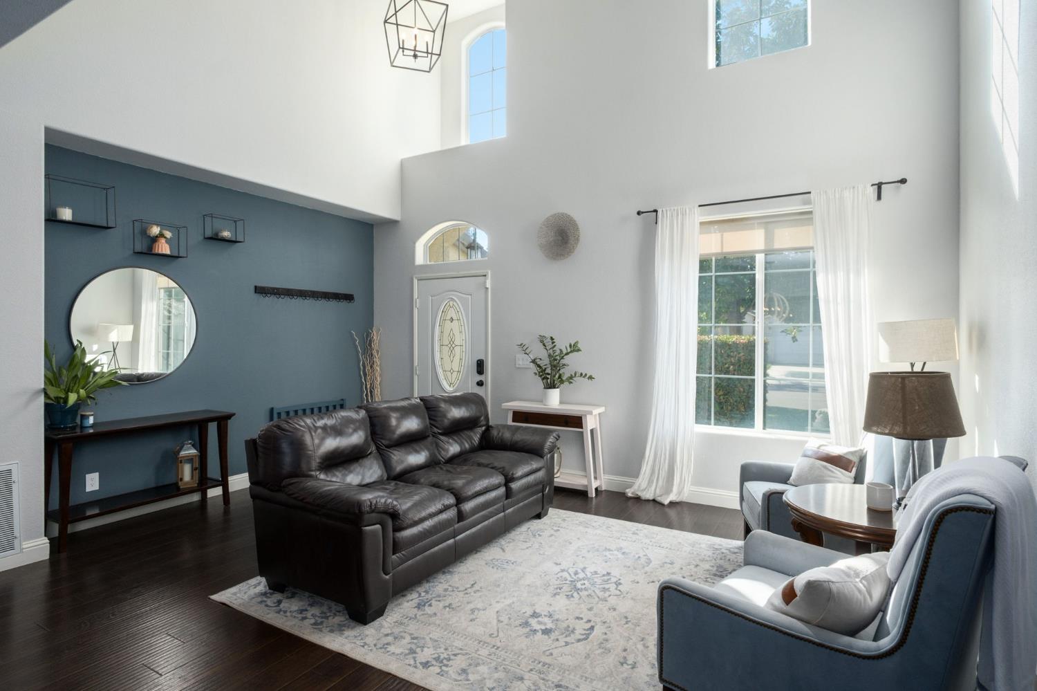 2582 E Christopher Dr, Fresno, CA 93720