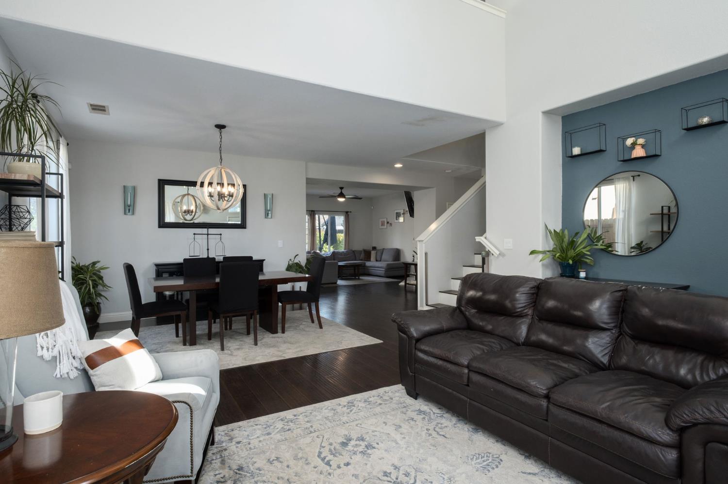 2582 E Christopher Dr, Fresno, CA 93720