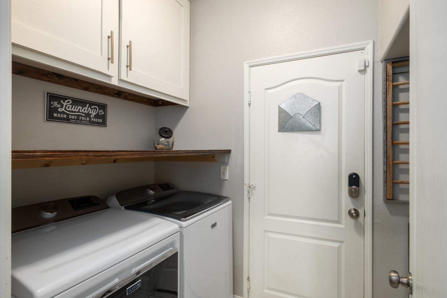 2582 E Christopher Dr, Fresno, CA 93720