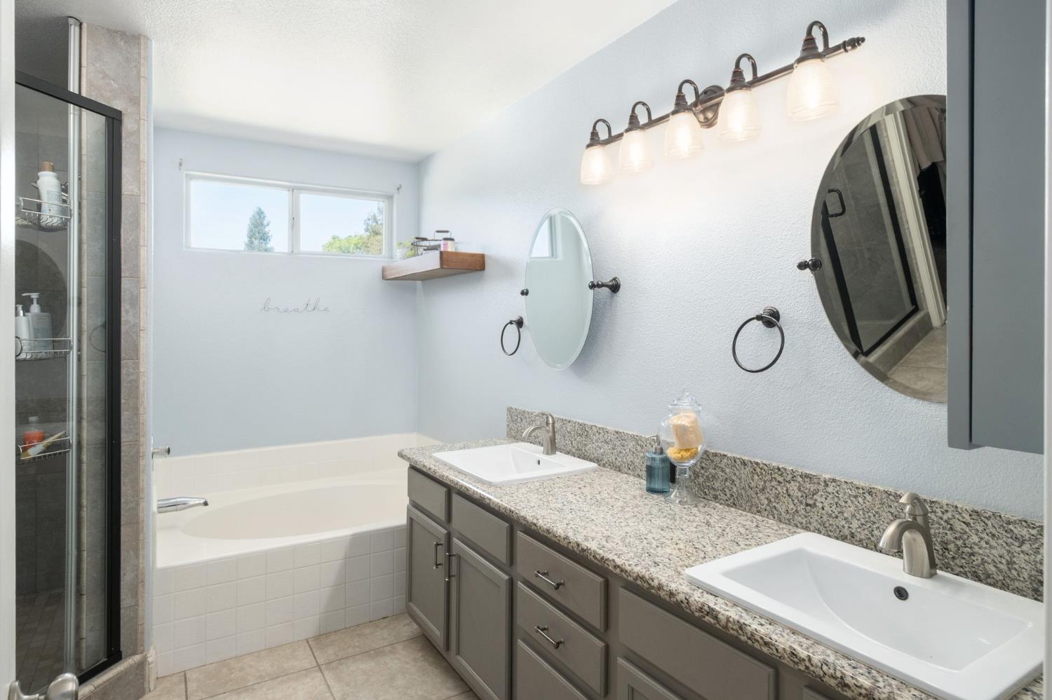 2582 E Christopher Dr, Fresno, CA 93720