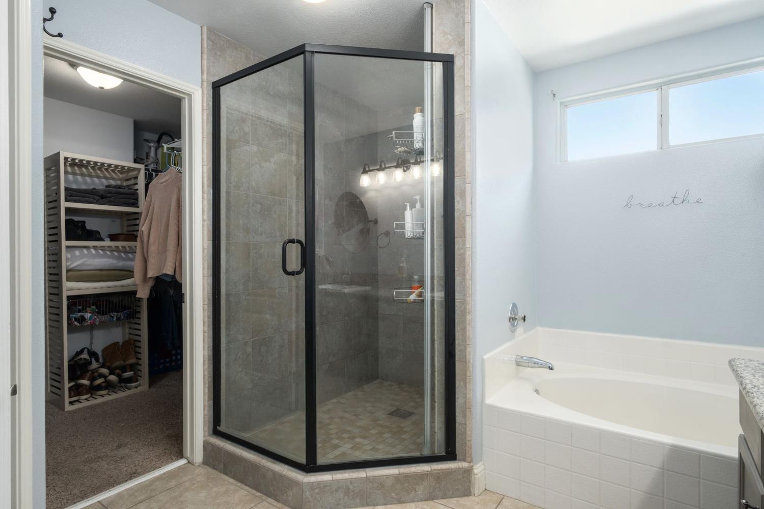 2582 E Christopher Dr, Fresno, CA 93720