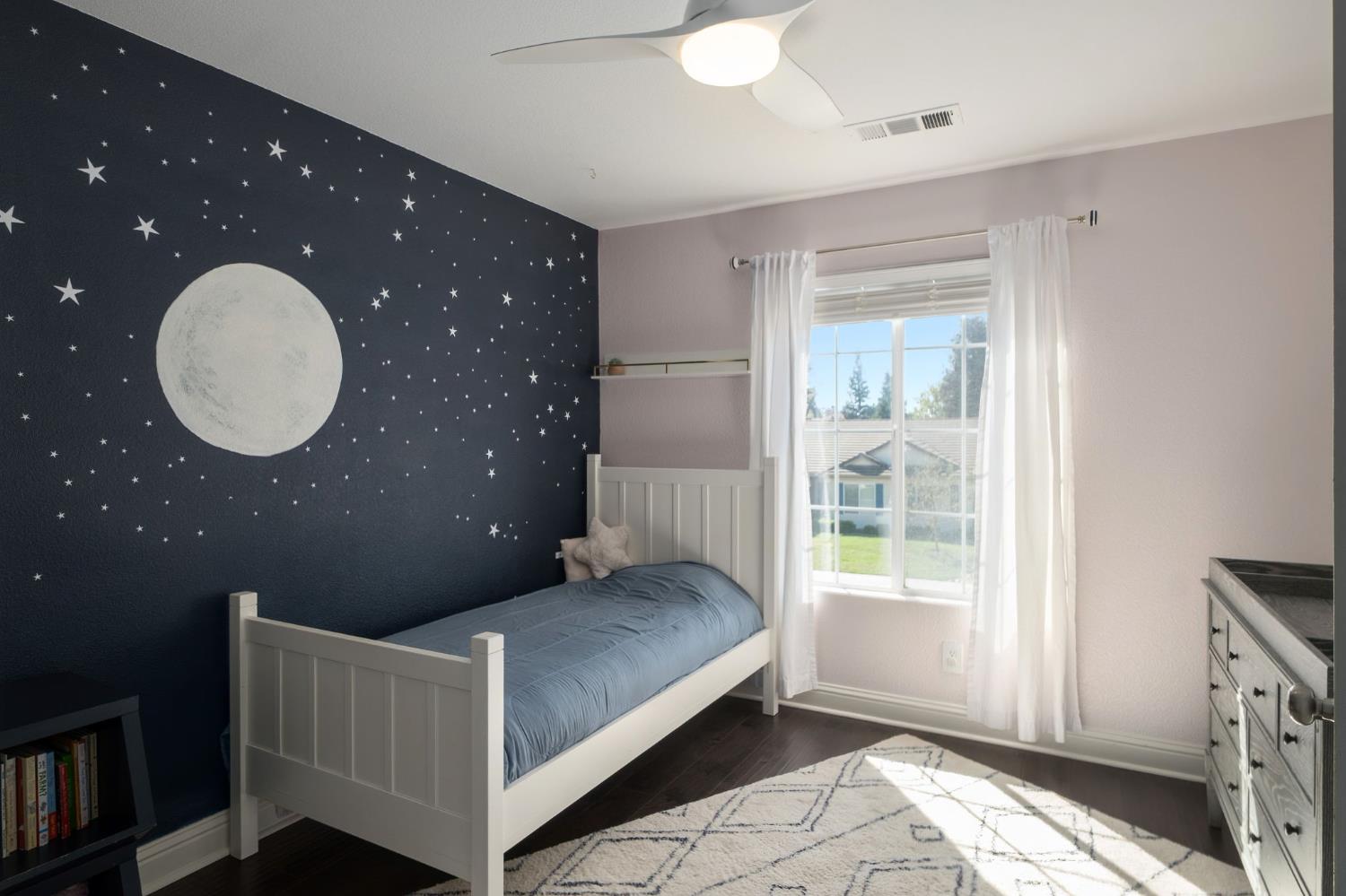 2582 E Christopher Dr, Fresno, CA 93720