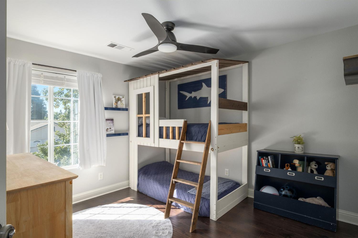 2582 E Christopher Dr, Fresno, CA 93720