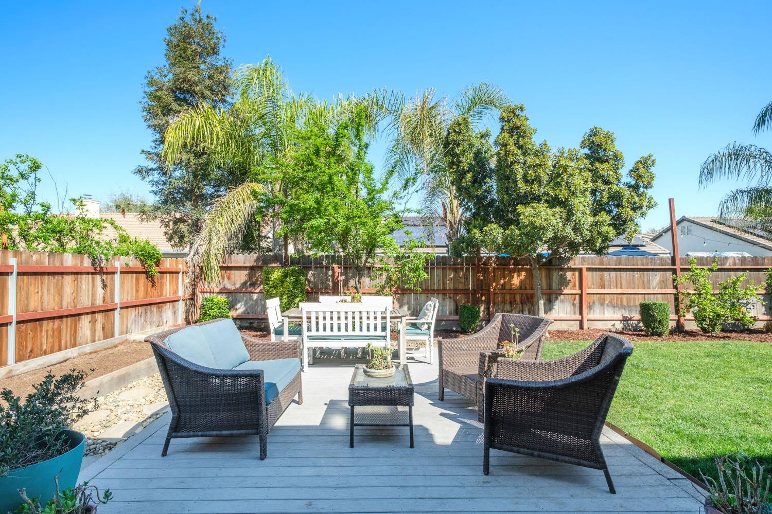 2582 E Christopher Dr, Fresno, CA 93720