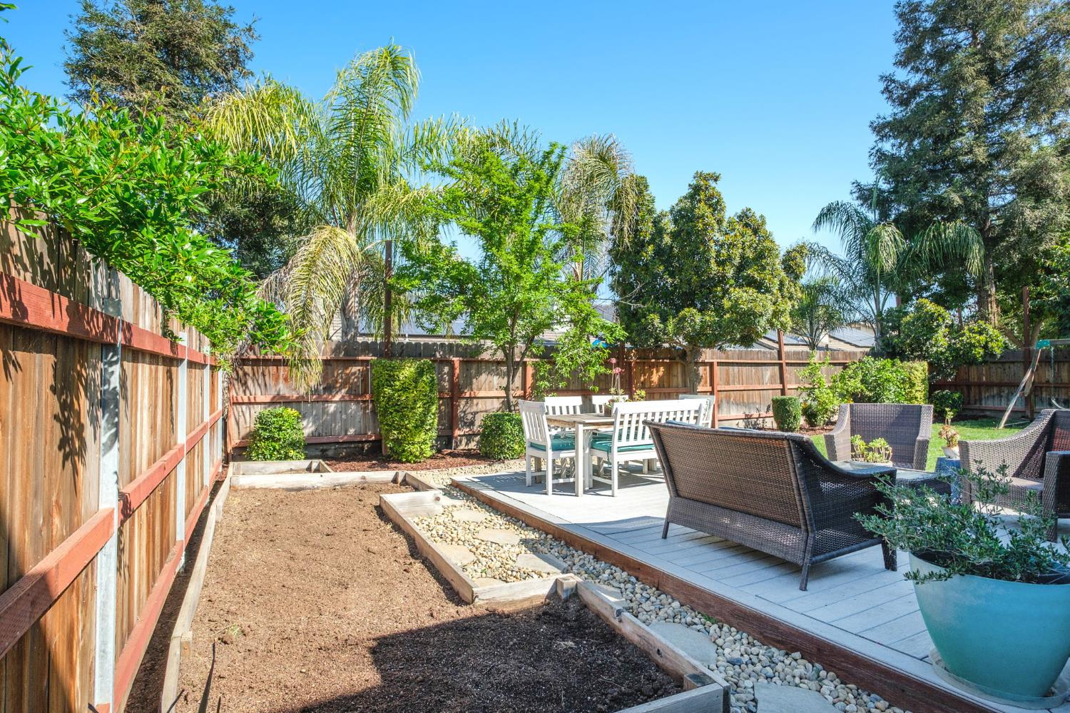 2582 E Christopher Dr, Fresno, CA 93720