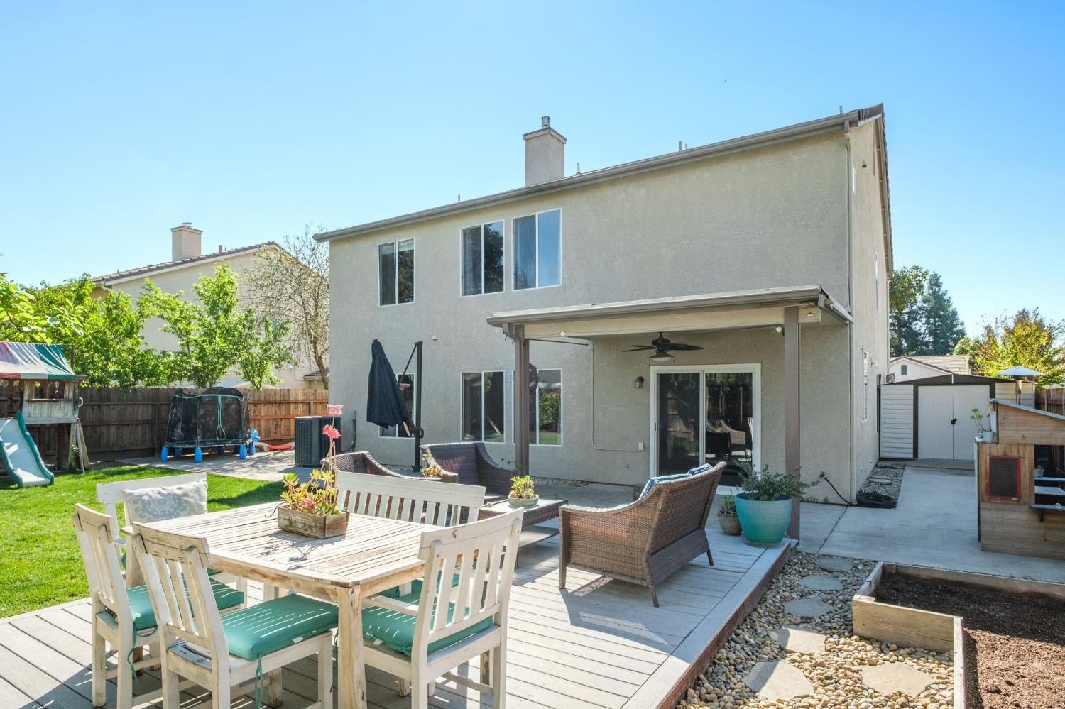 2582 E Christopher Dr, Fresno, CA 93720