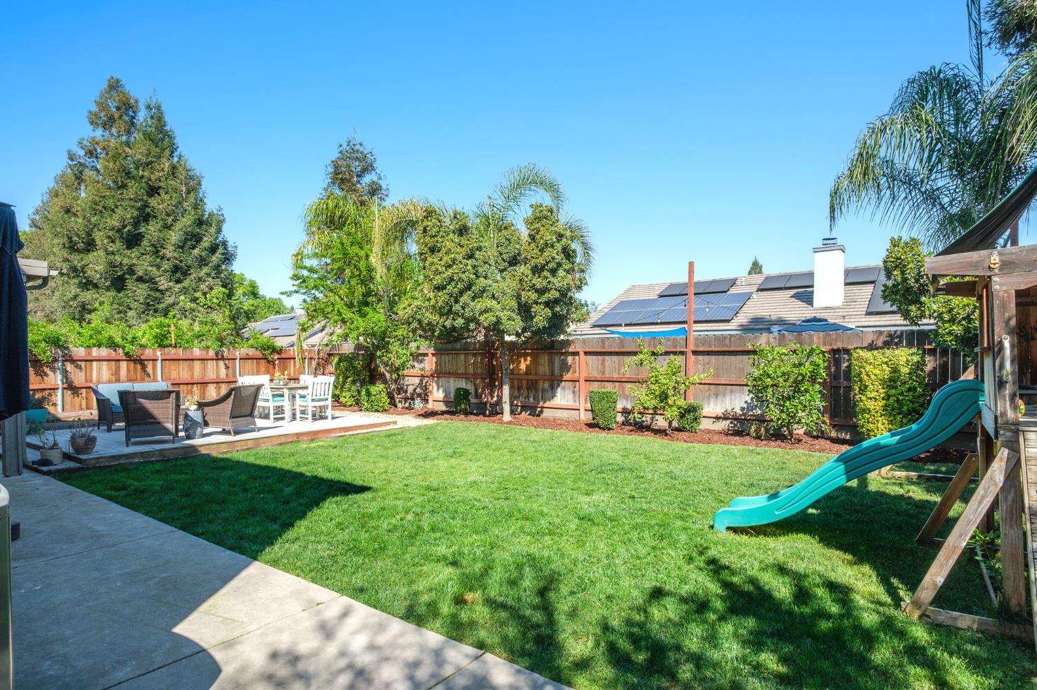 2582 E Christopher Dr, Fresno, CA 93720