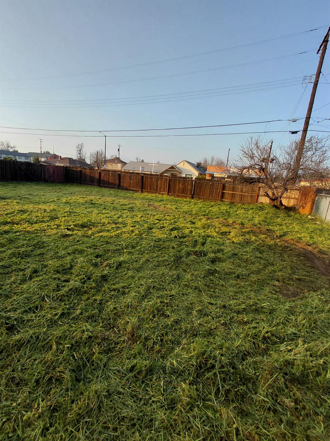 2353 E Vassar Ave, Fresno, CA 93703