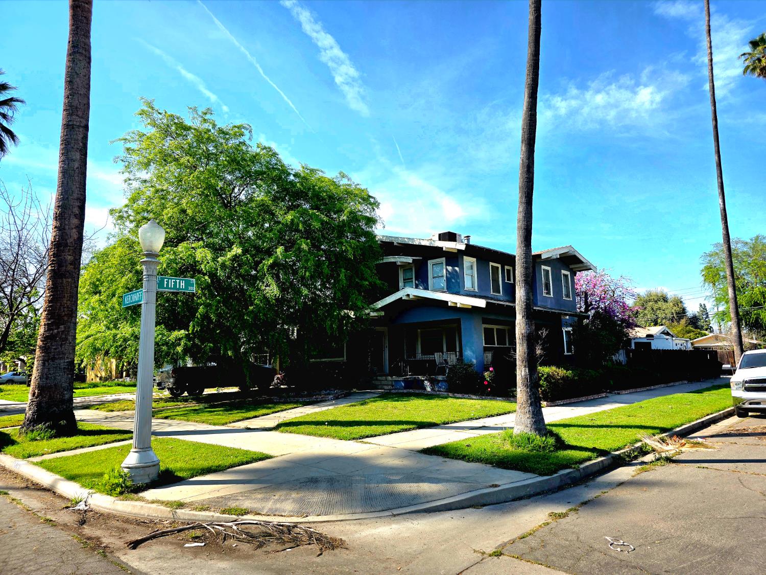 3463 E Kerckhoff Ave, Fresno, CA 93702