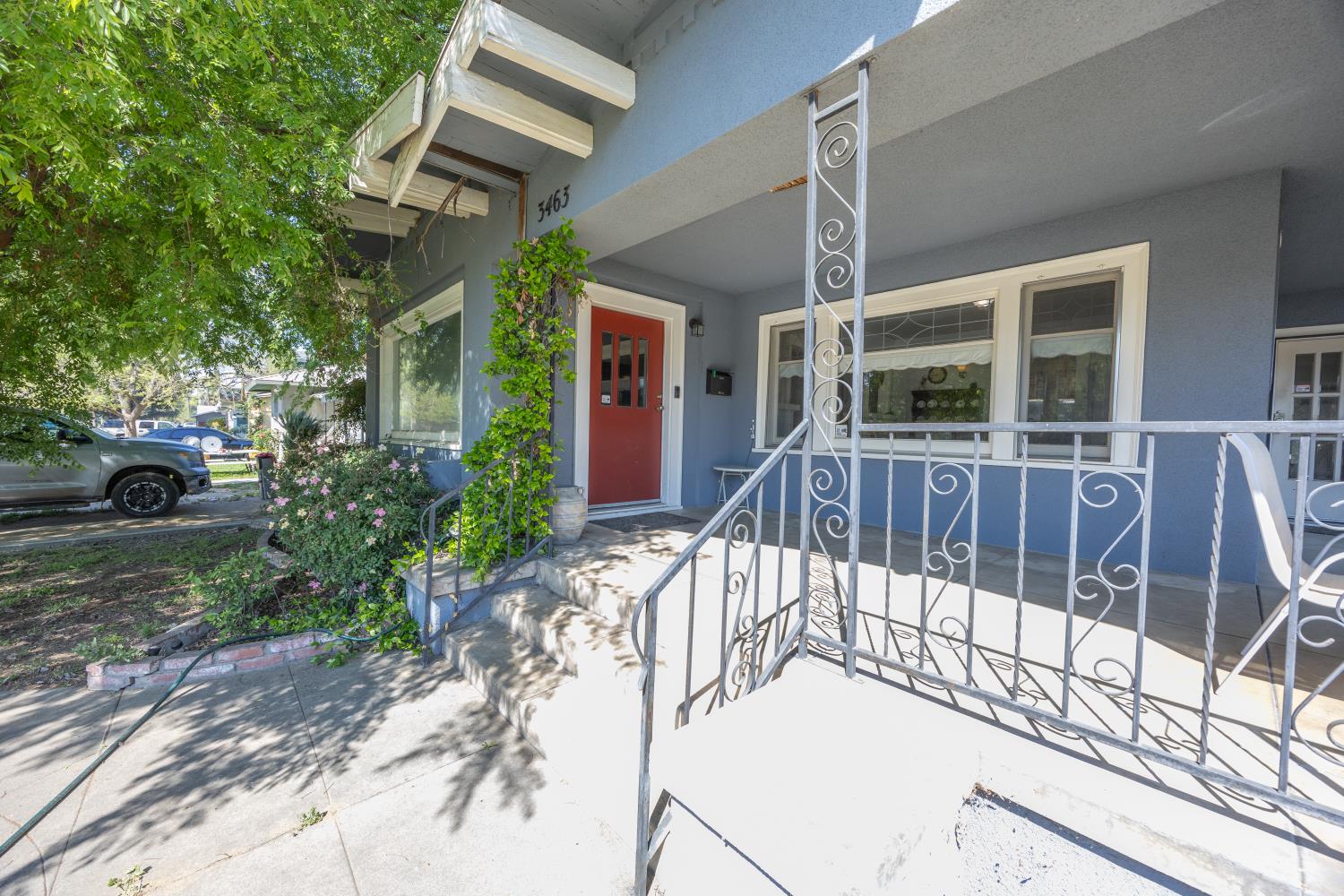 3463 E Kerckhoff Ave, Fresno, CA 93702