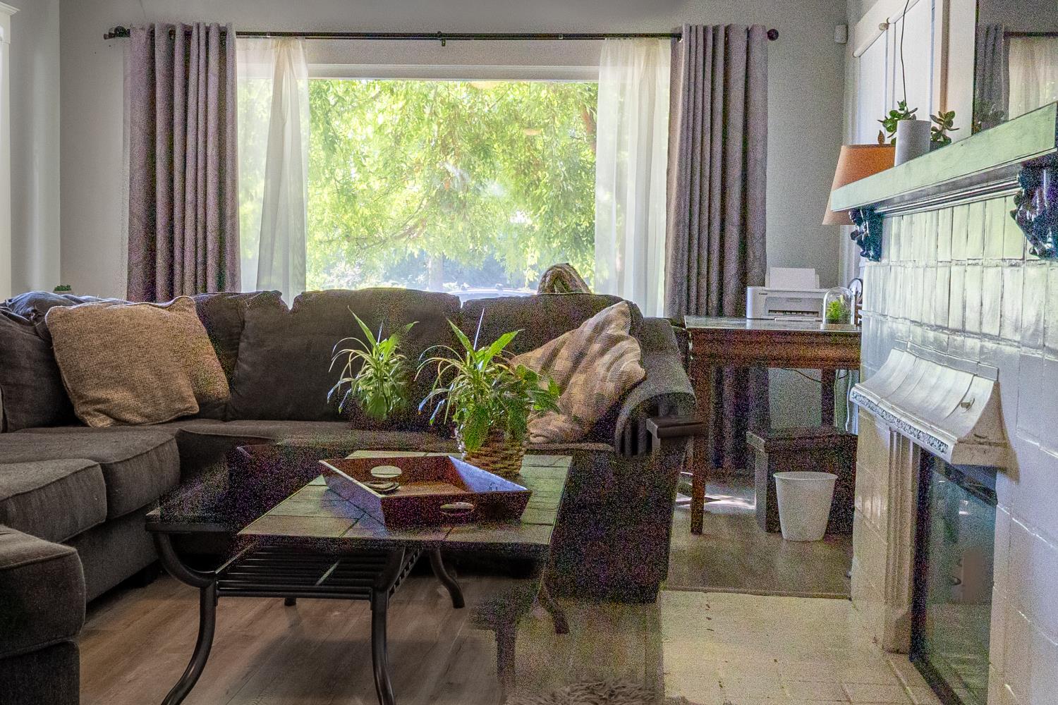 3463 E Kerckhoff Ave, Fresno, CA 93702