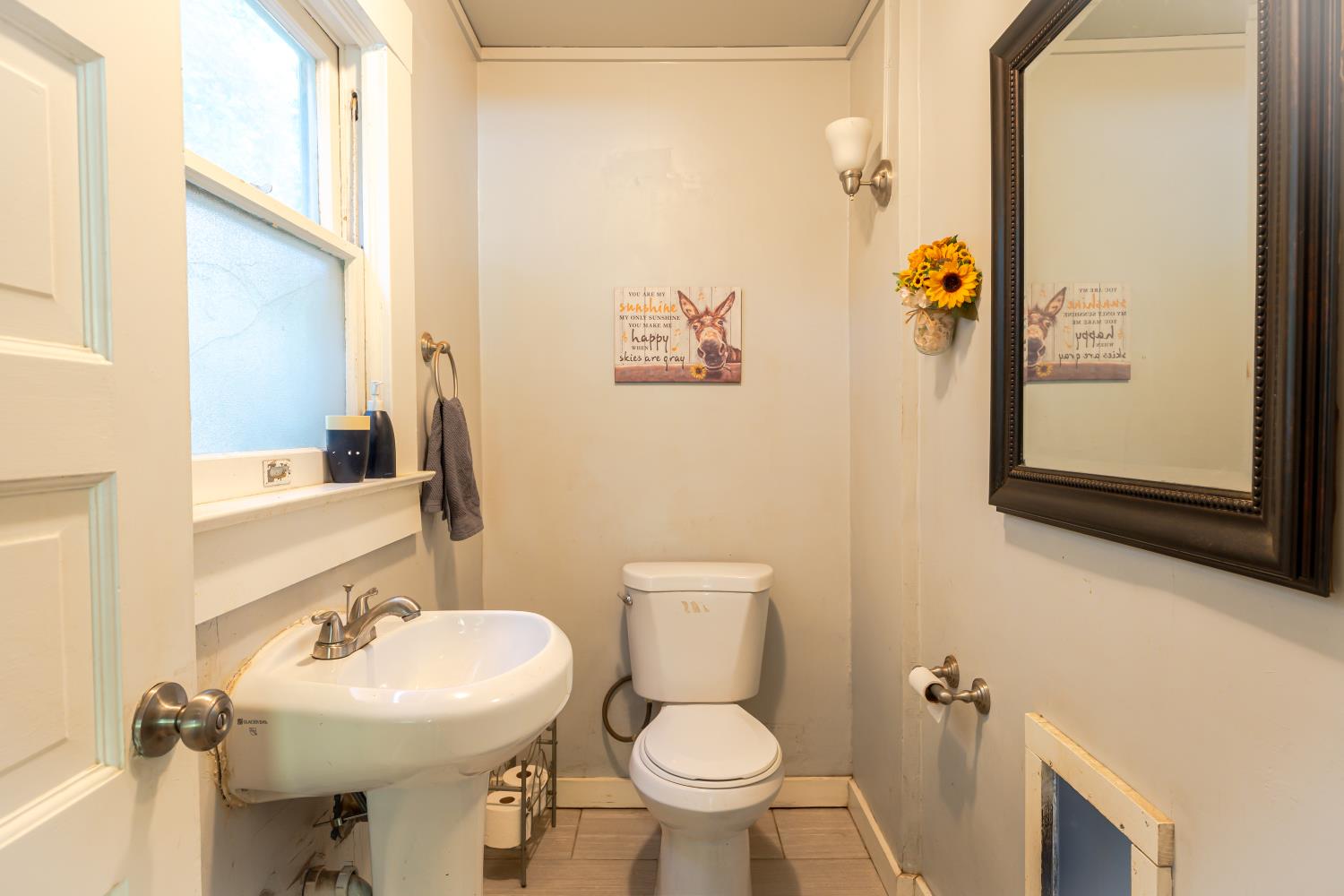 3463 E Kerckhoff Ave, Fresno, CA 93702