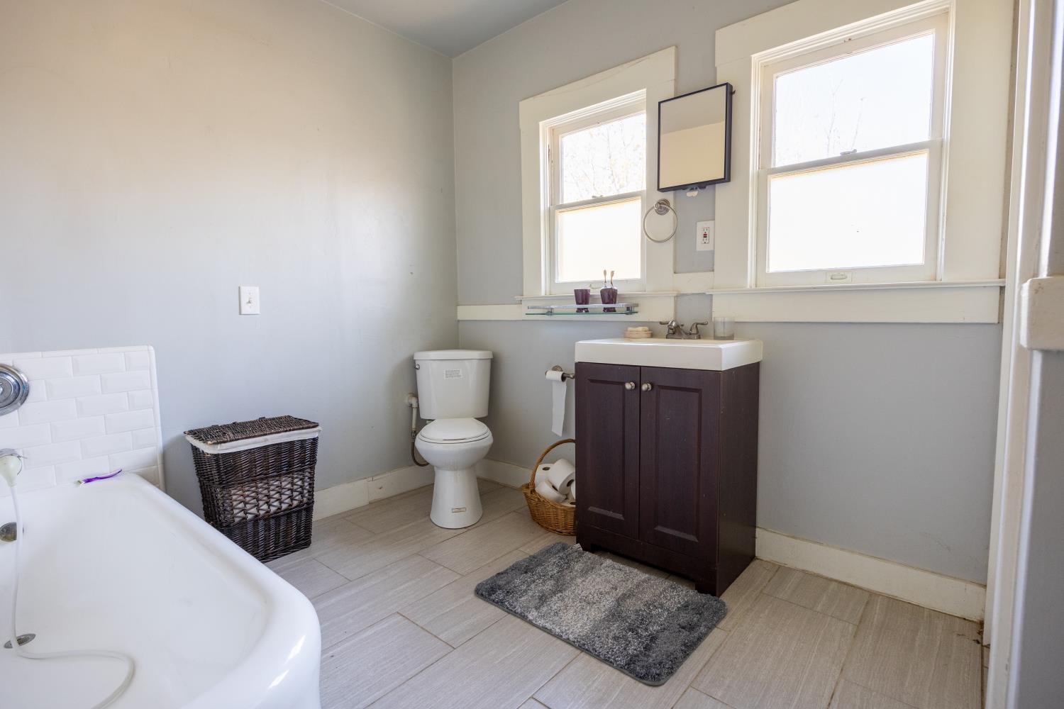 3463 E Kerckhoff Ave, Fresno, CA 93702