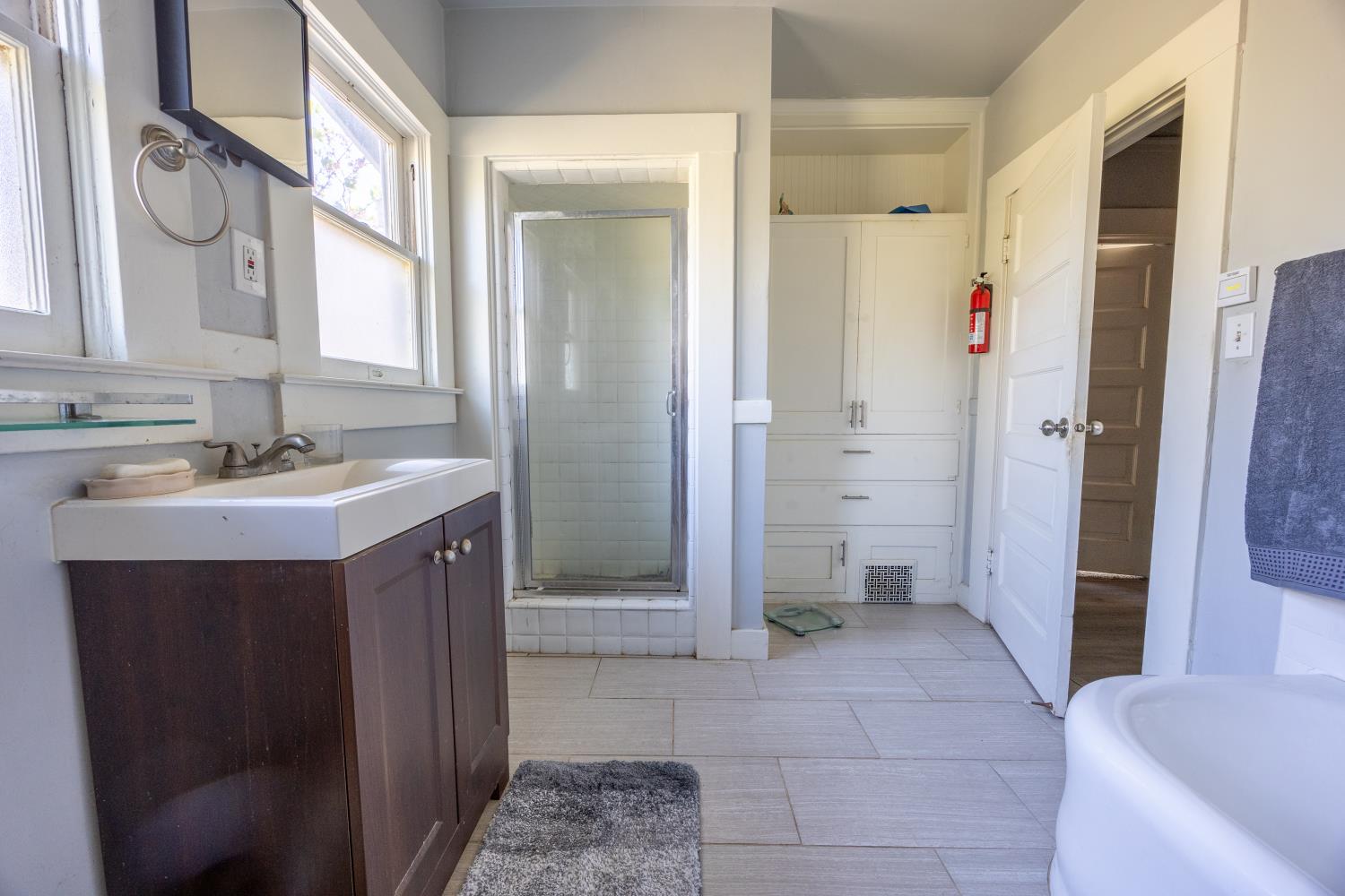 3463 E Kerckhoff Ave, Fresno, CA 93702