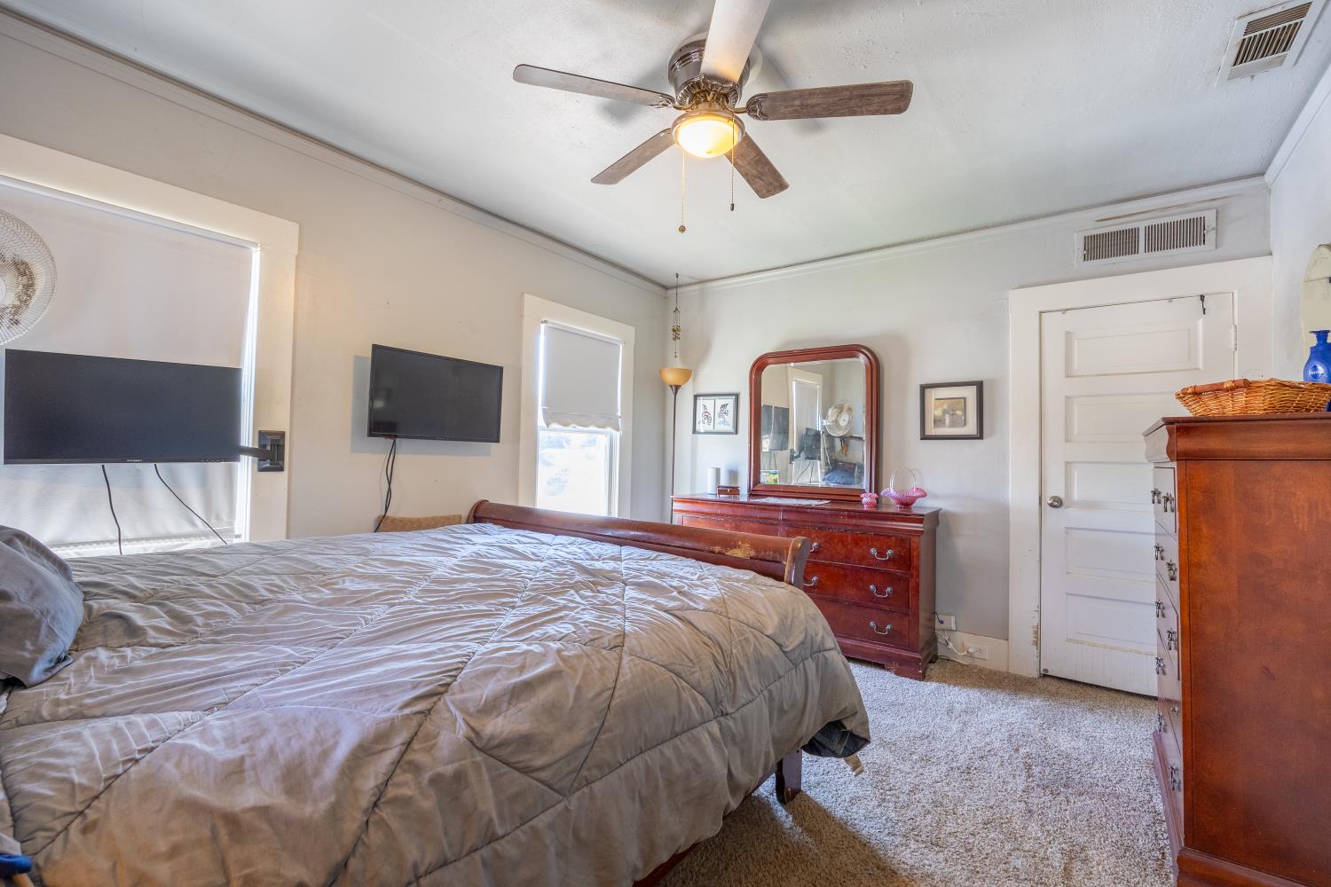 3463 E Kerckhoff Ave, Fresno, CA 93702