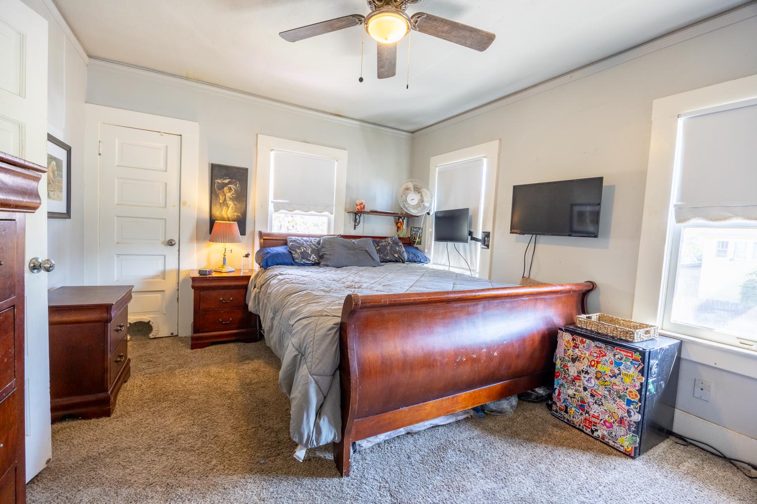 3463 E Kerckhoff Ave, Fresno, CA 93702