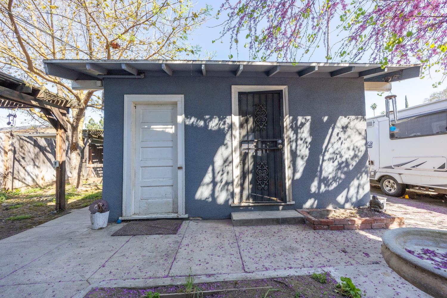 3463 E Kerckhoff Ave, Fresno, CA 93702