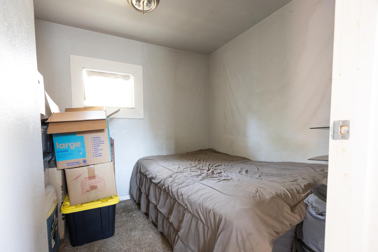 3463 E Kerckhoff Ave, Fresno, CA 93702