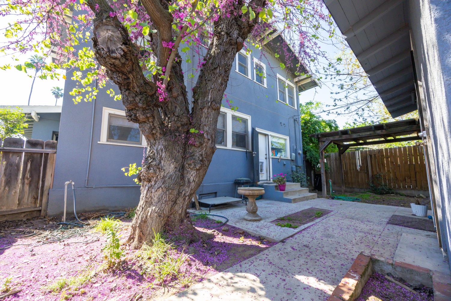 3463 E Kerckhoff Ave, Fresno, CA 93702