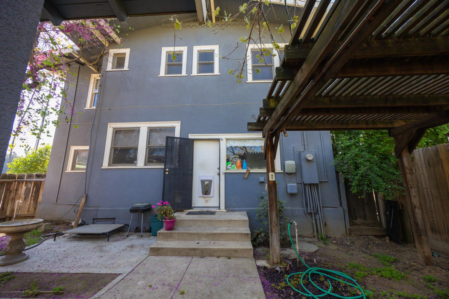 3463 E Kerckhoff Ave, Fresno, CA 93702