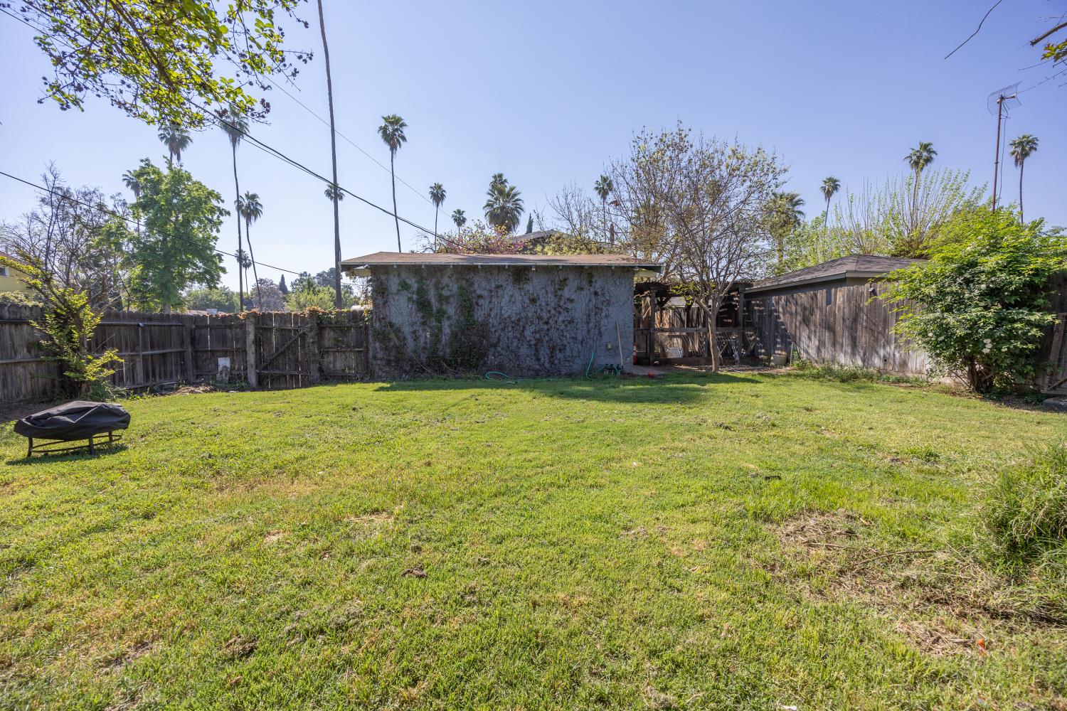 3463 E Kerckhoff Ave, Fresno, CA 93702