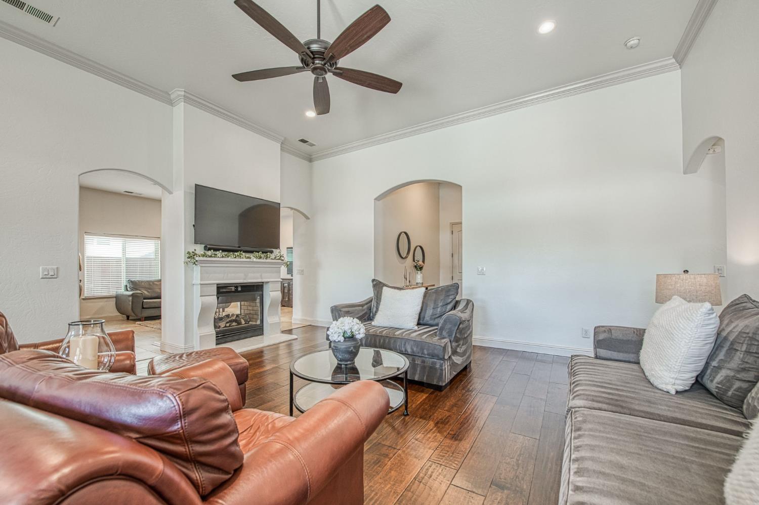 1634 N Cindy Ave, Clovis, CA 93619