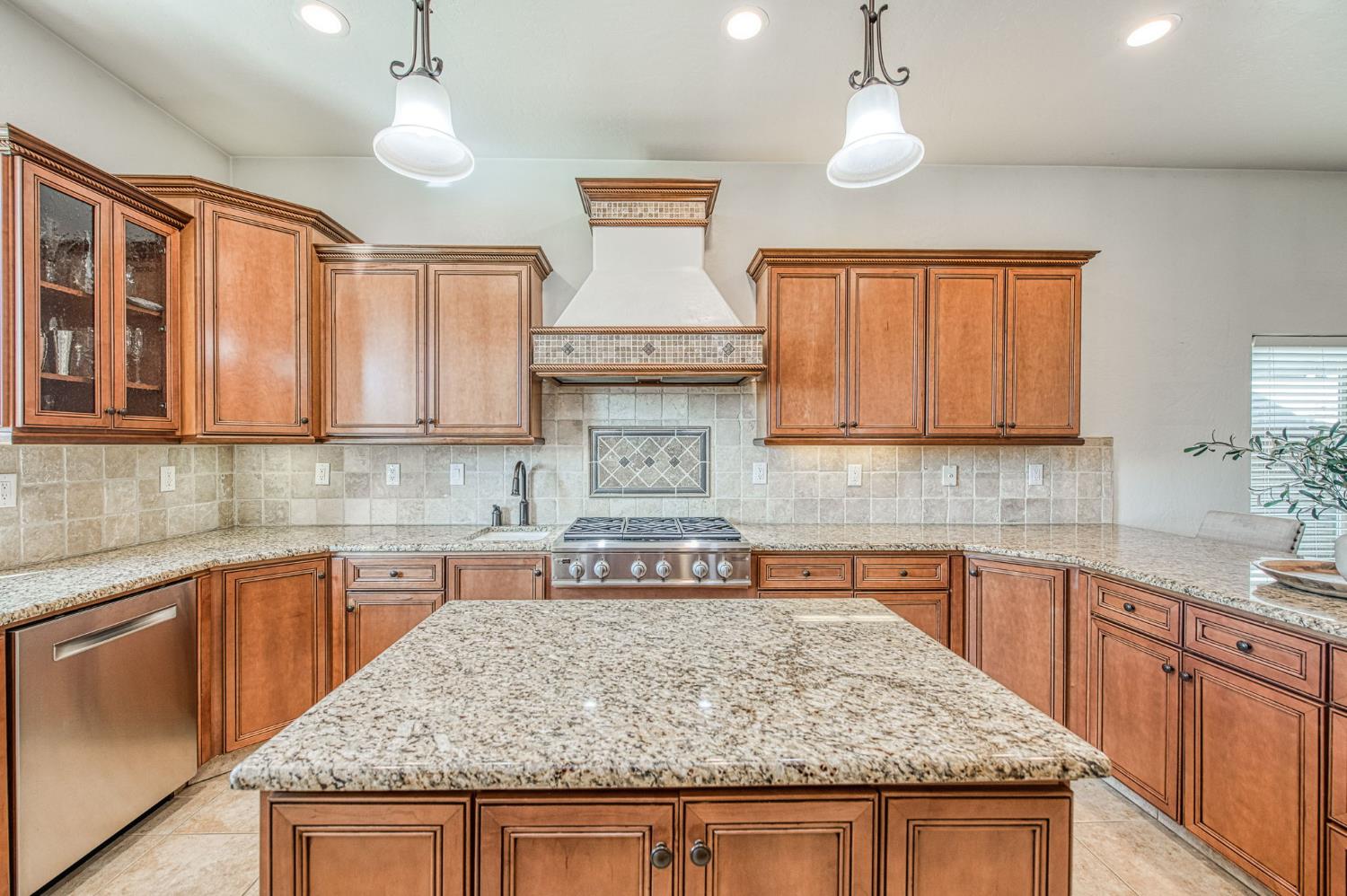 1634 N Cindy Ave, Clovis, CA 93619