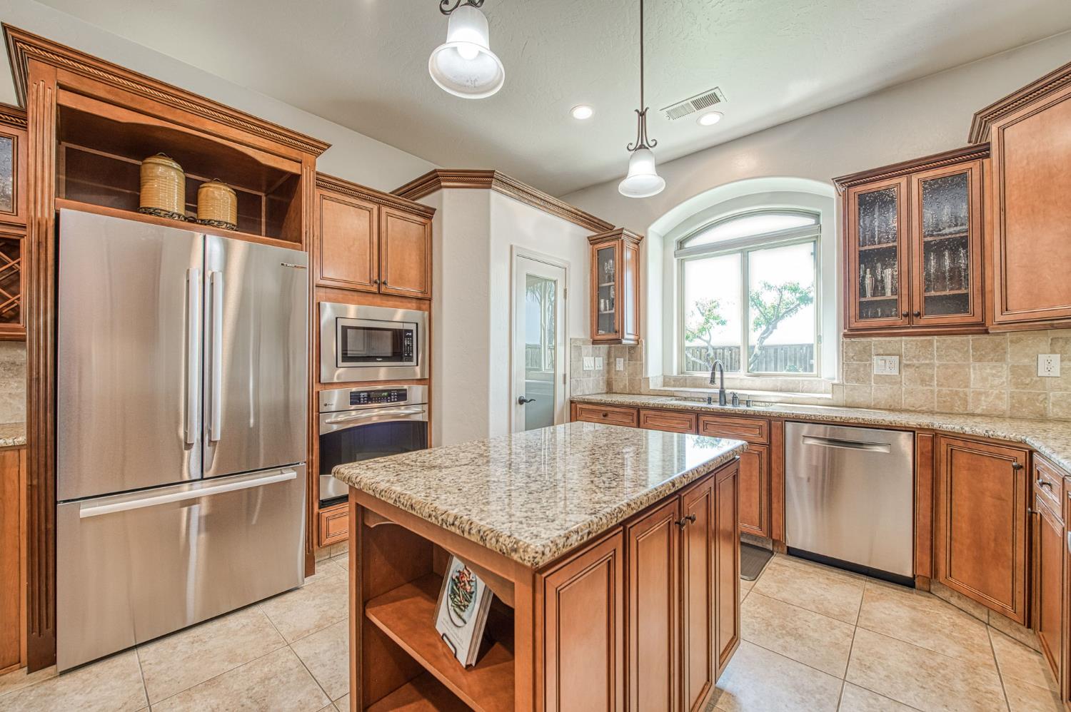 1634 N Cindy Ave, Clovis, CA 93619