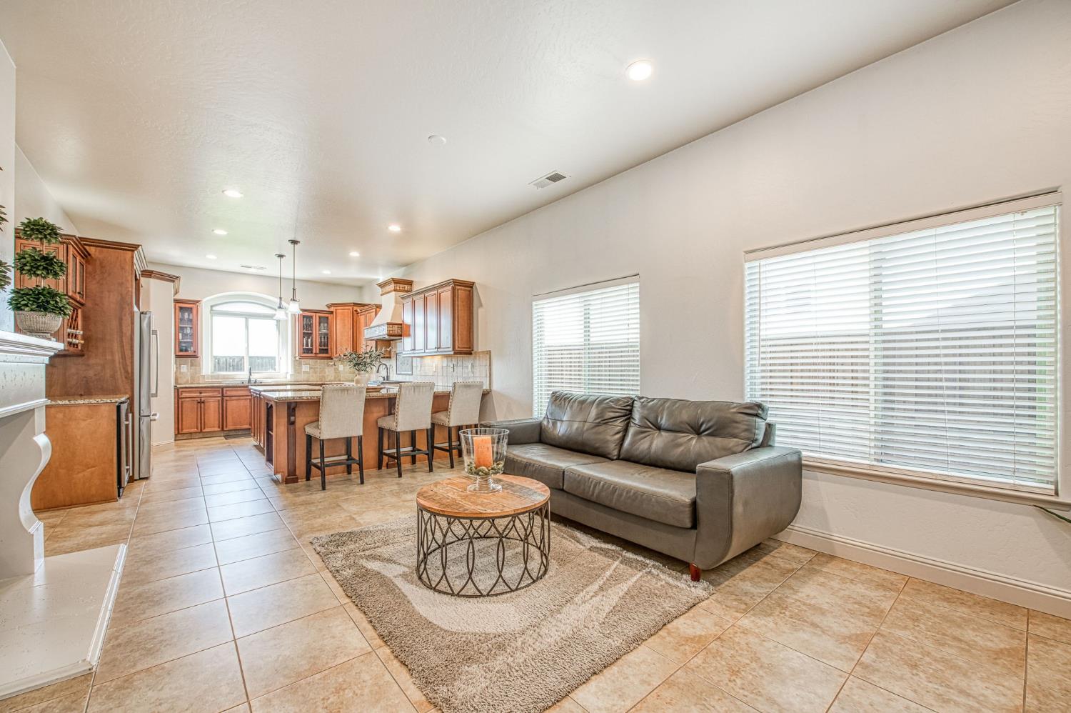 1634 N Cindy Ave, Clovis, CA 93619