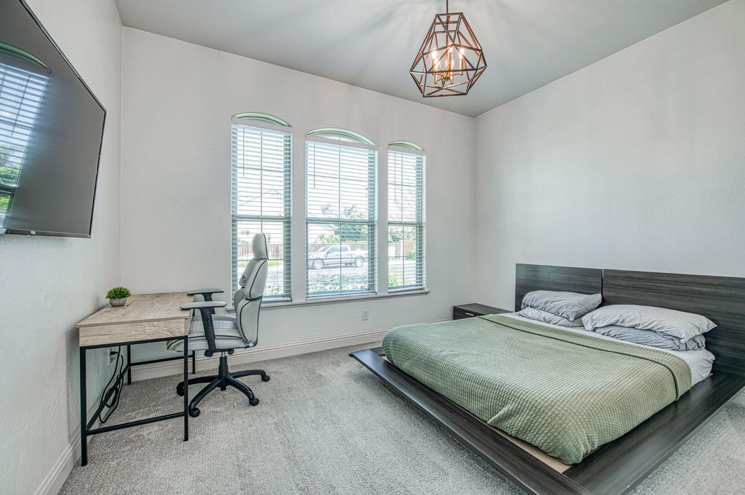 1634 N Cindy Ave, Clovis, CA 93619