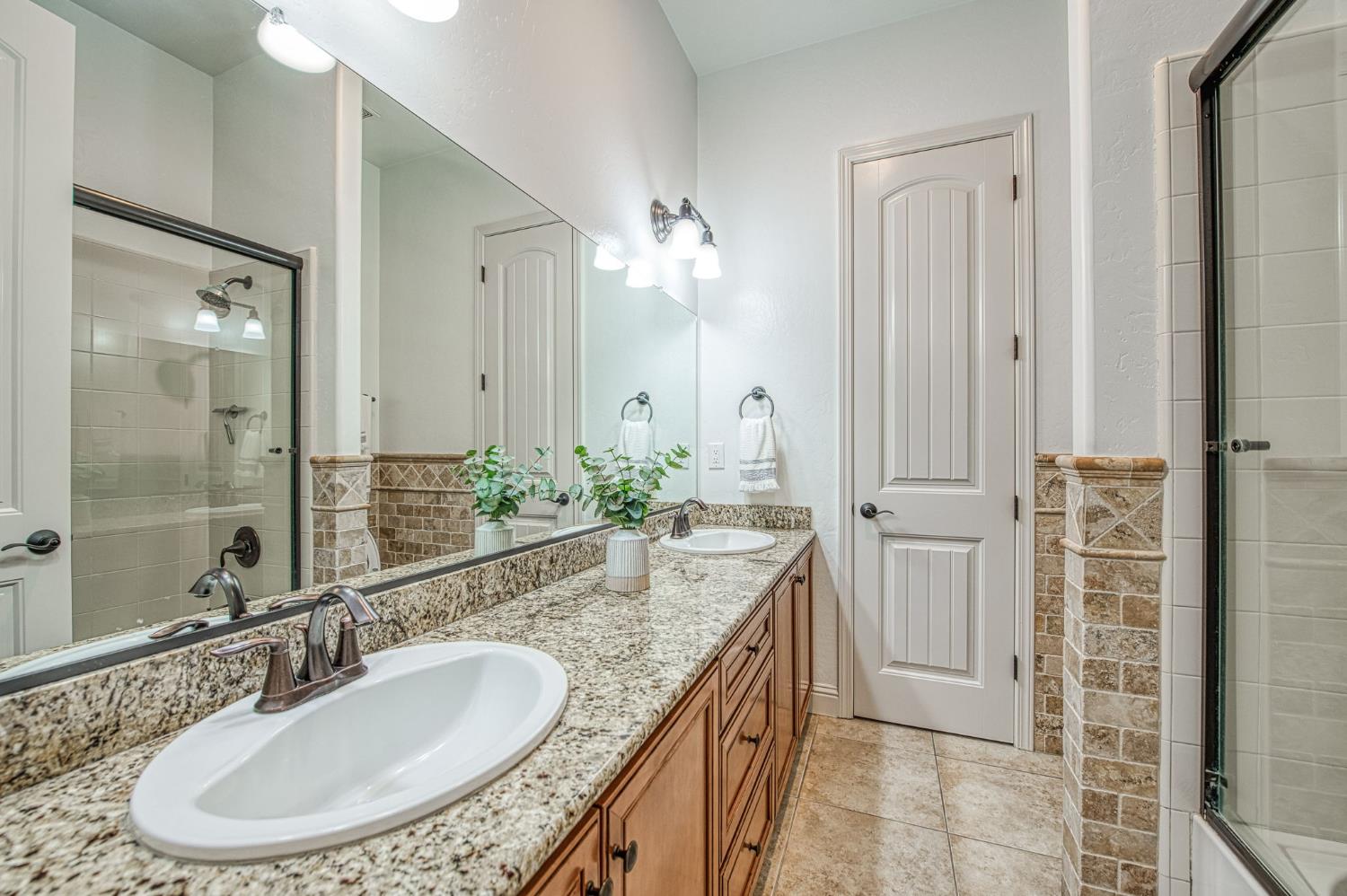 1634 N Cindy Ave, Clovis, CA 93619