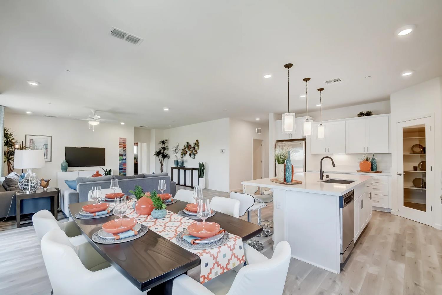 1015 Lucia Ave, Fowler, CA 93625